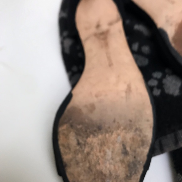 Manolo Blahnik evening shoe 2 1/2 inch heel. - Picture 5 of 6